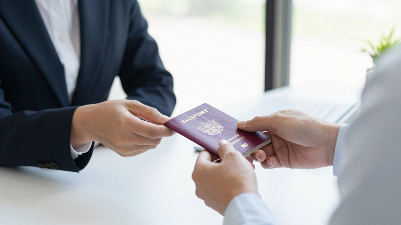 Паспорт та ІПН передаються роботодавцю